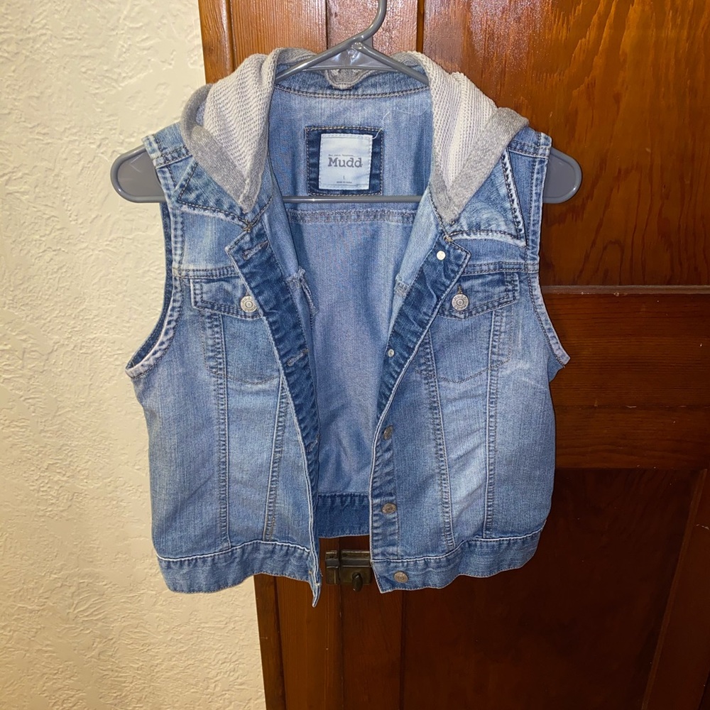 Sleeveless Jean jacket